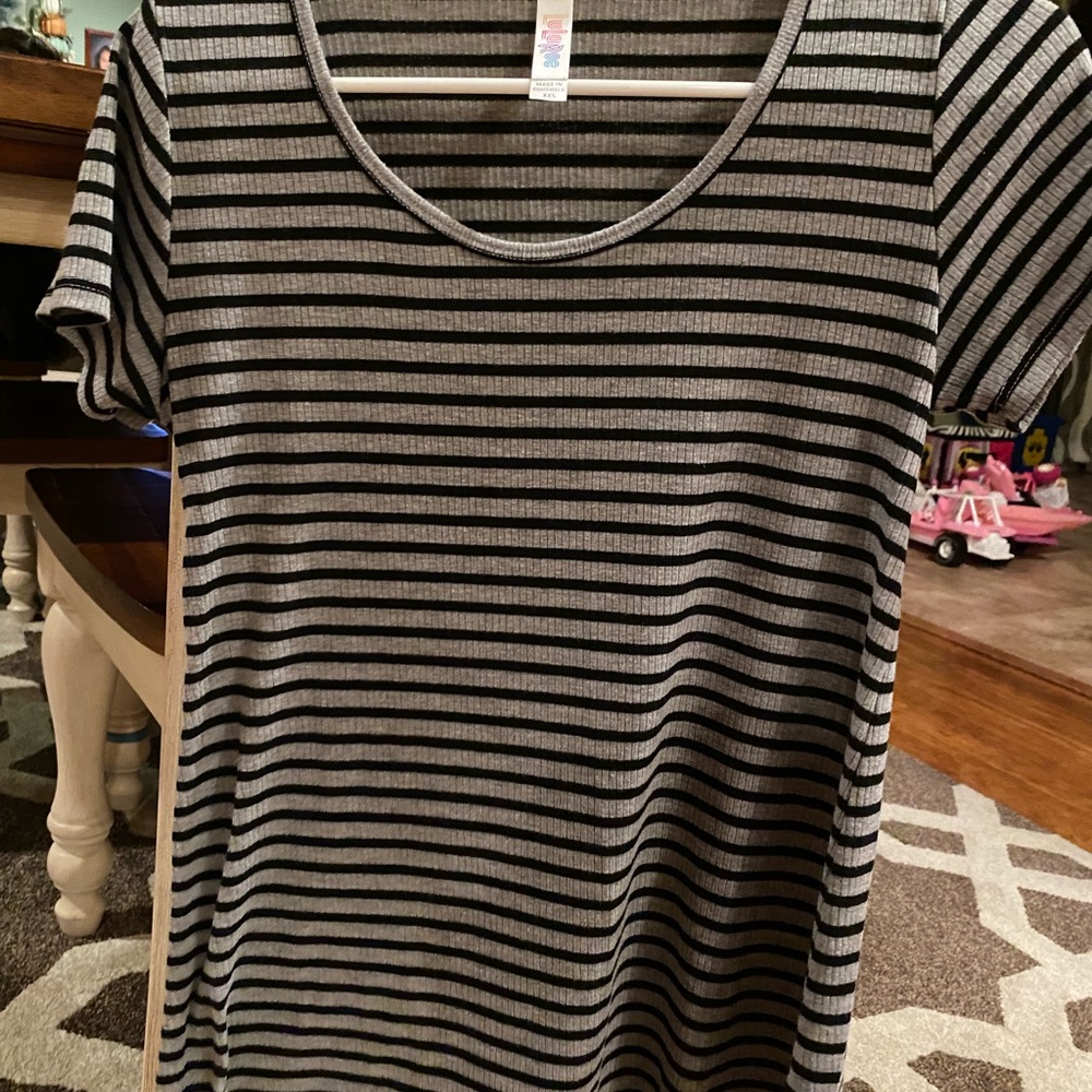 Lularoe shirt sleeve top